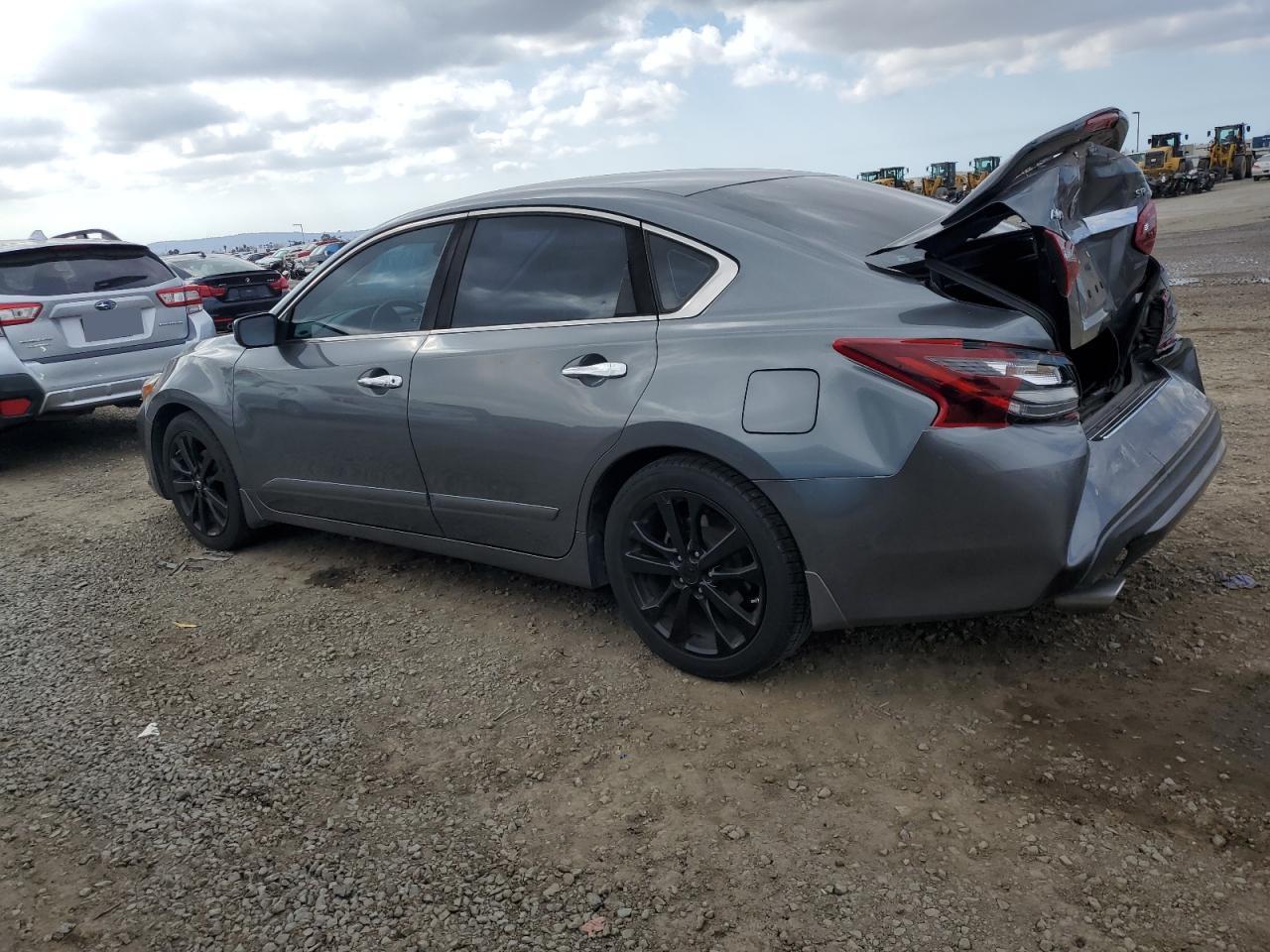 2017 Nissan Altima - Image 2