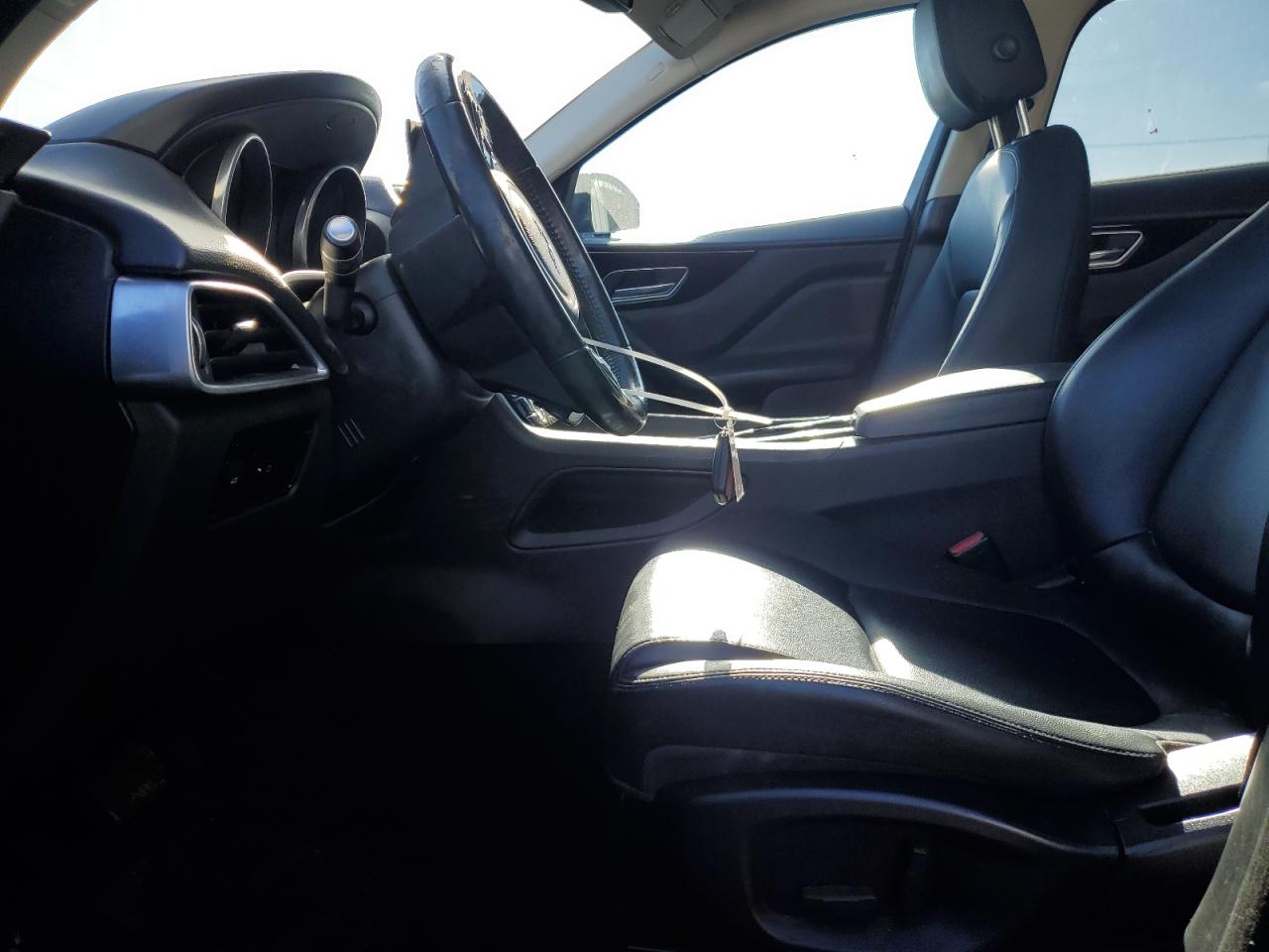 2017 Jaguar F-Pace - Image 7