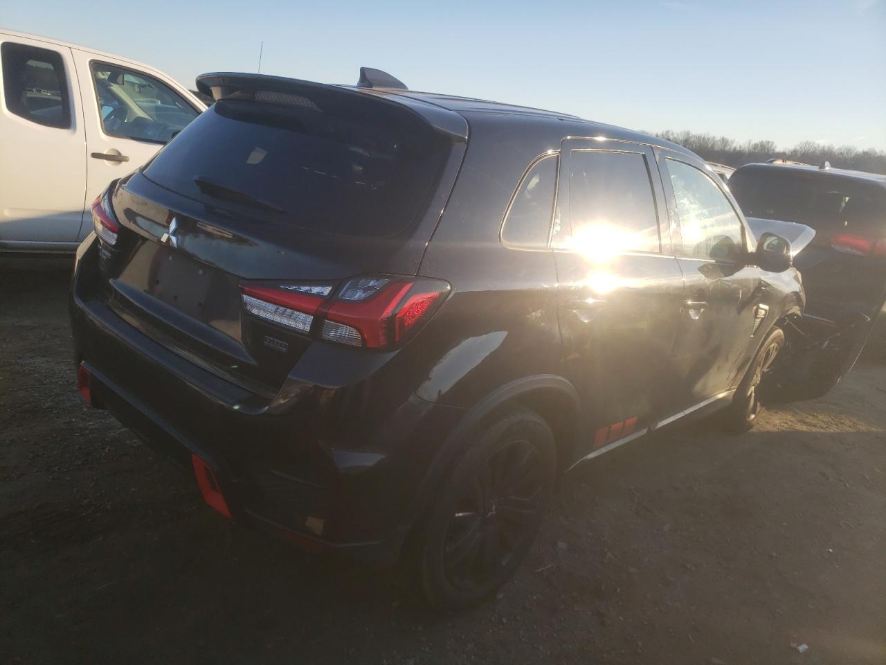 2020 Mitsubishi Outlander - Image 3