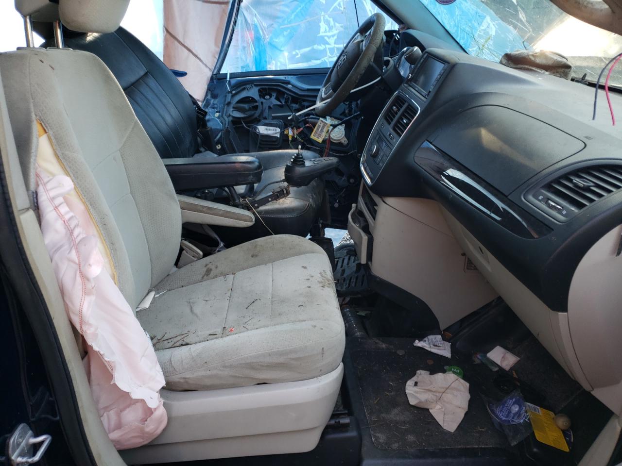 2012 Dodge Caravan - Image 7