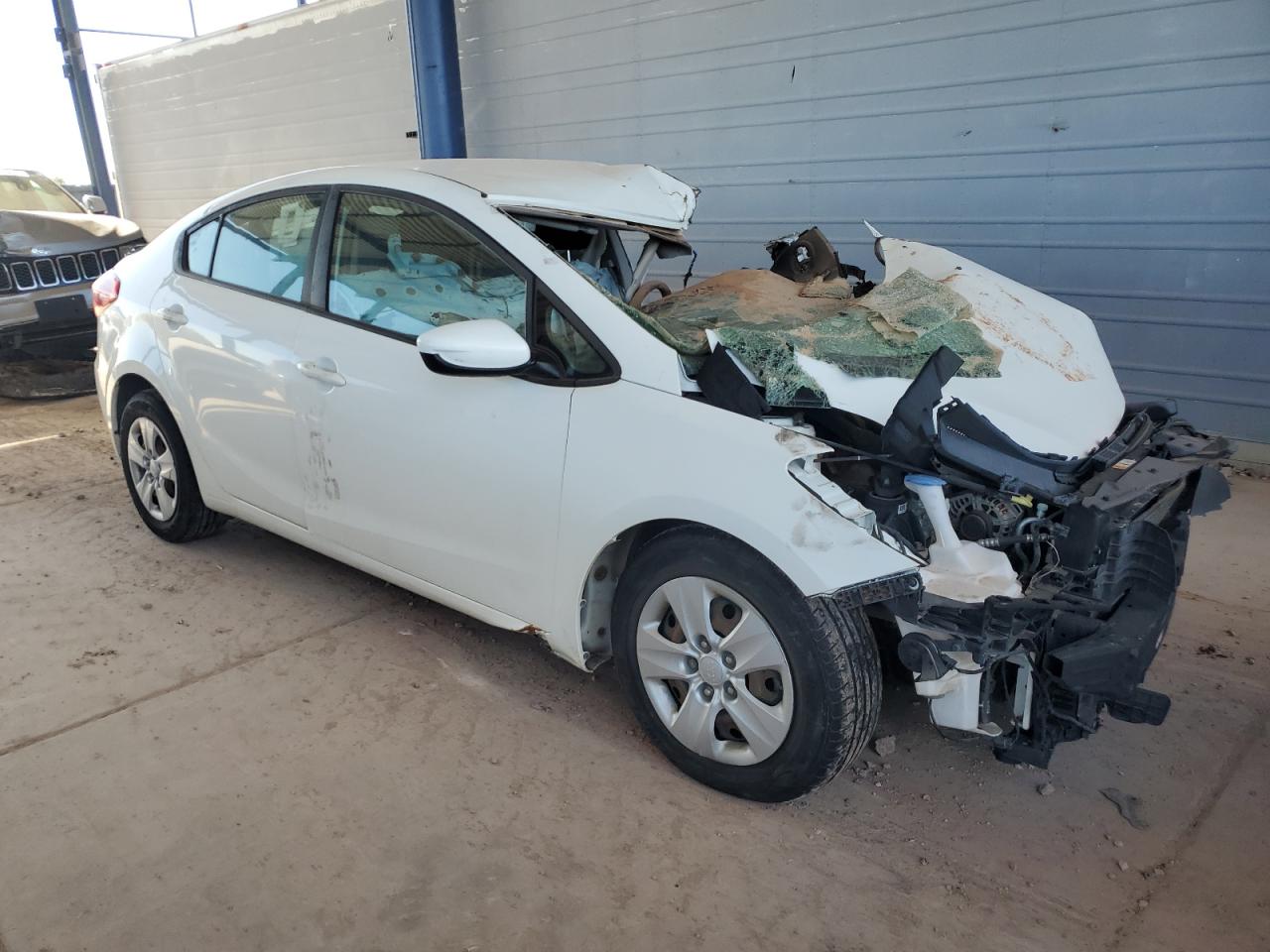 VIN KNAFK4A62G5618171 2016 KIA FORTE no.4