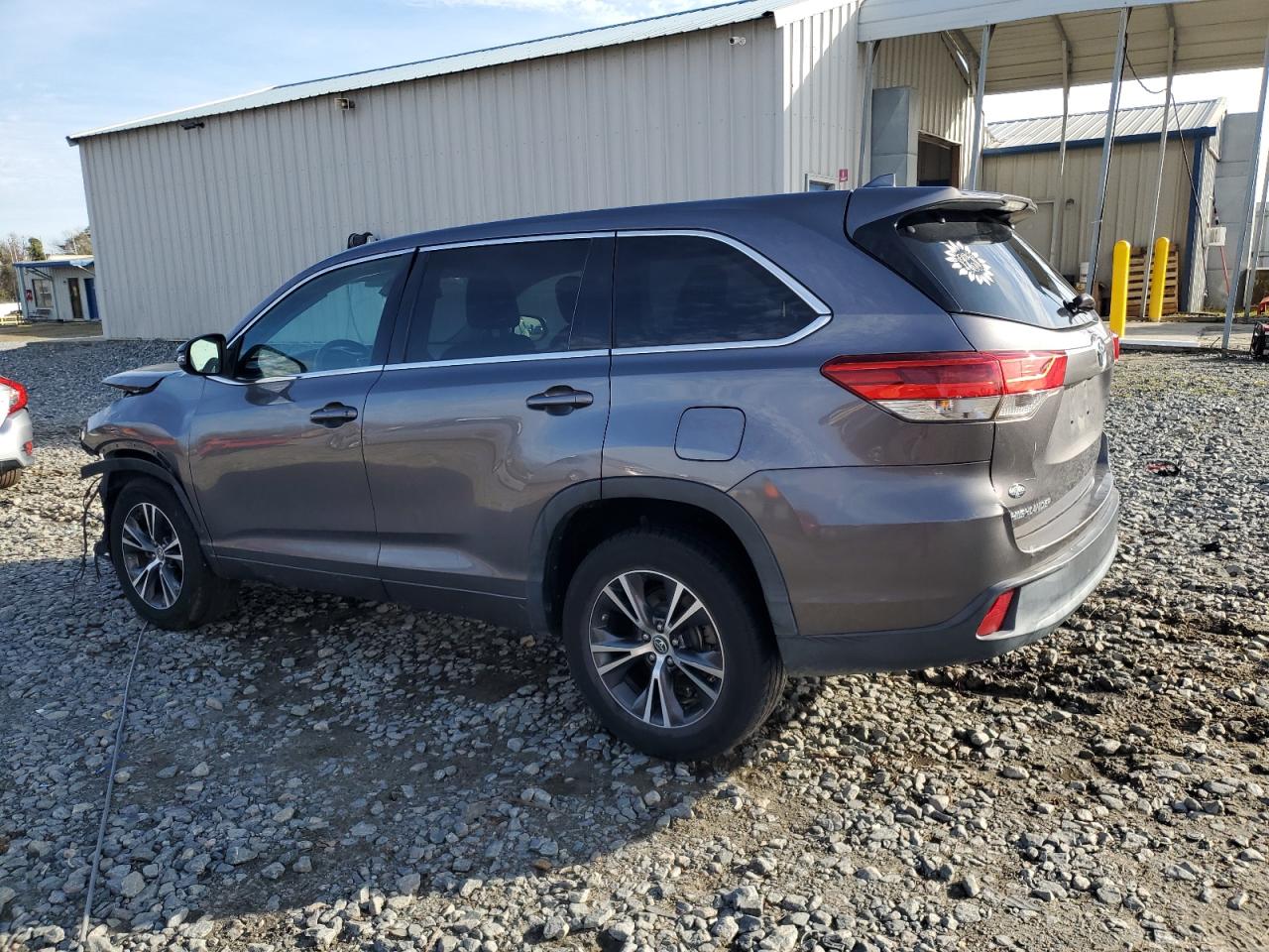 2017 Toyota Highlander - Image 2