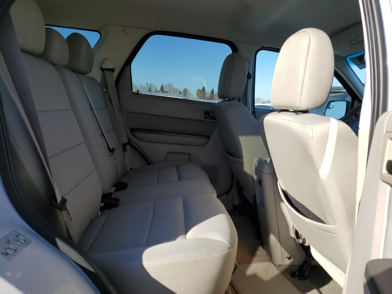 2010 Ford Escape - Image 11