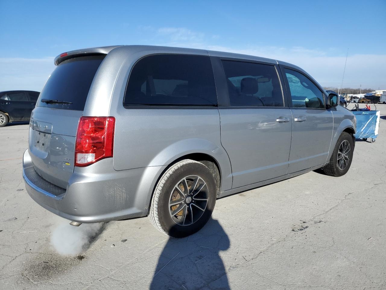 2019 Dodge Caravan - Image 3