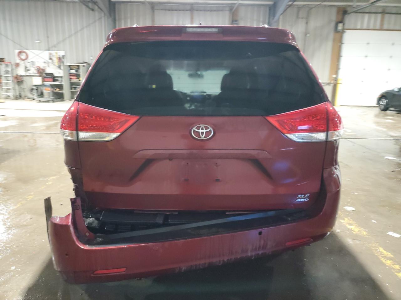 2011 Toyota Sienna - Image 6