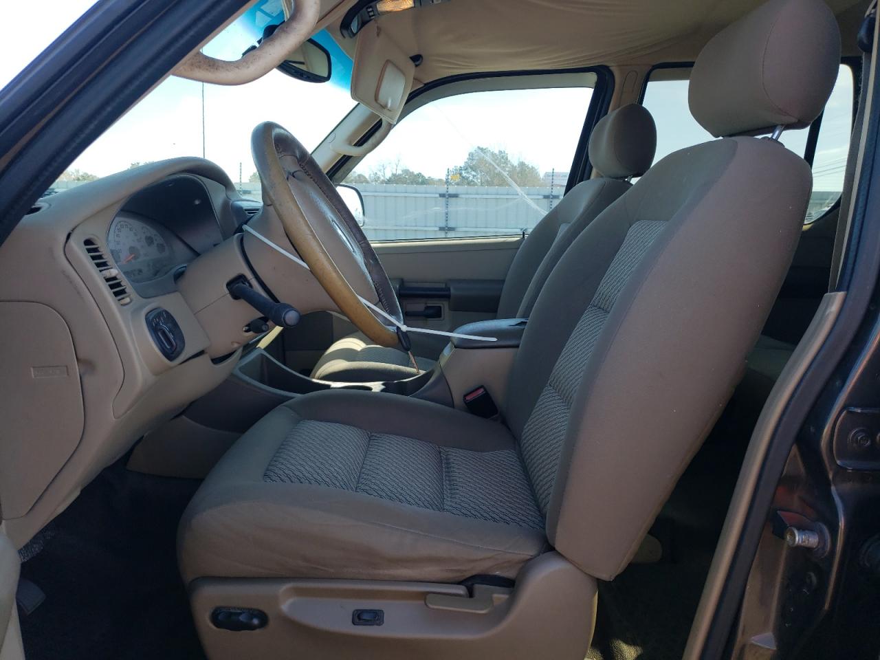 2005 Ford Explorer - Image 7