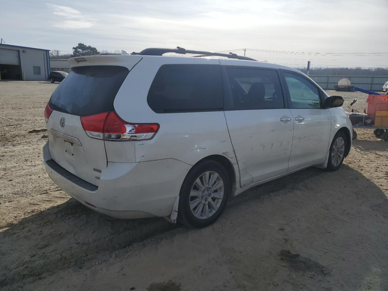 2012 Toyota Sienna - Image 3