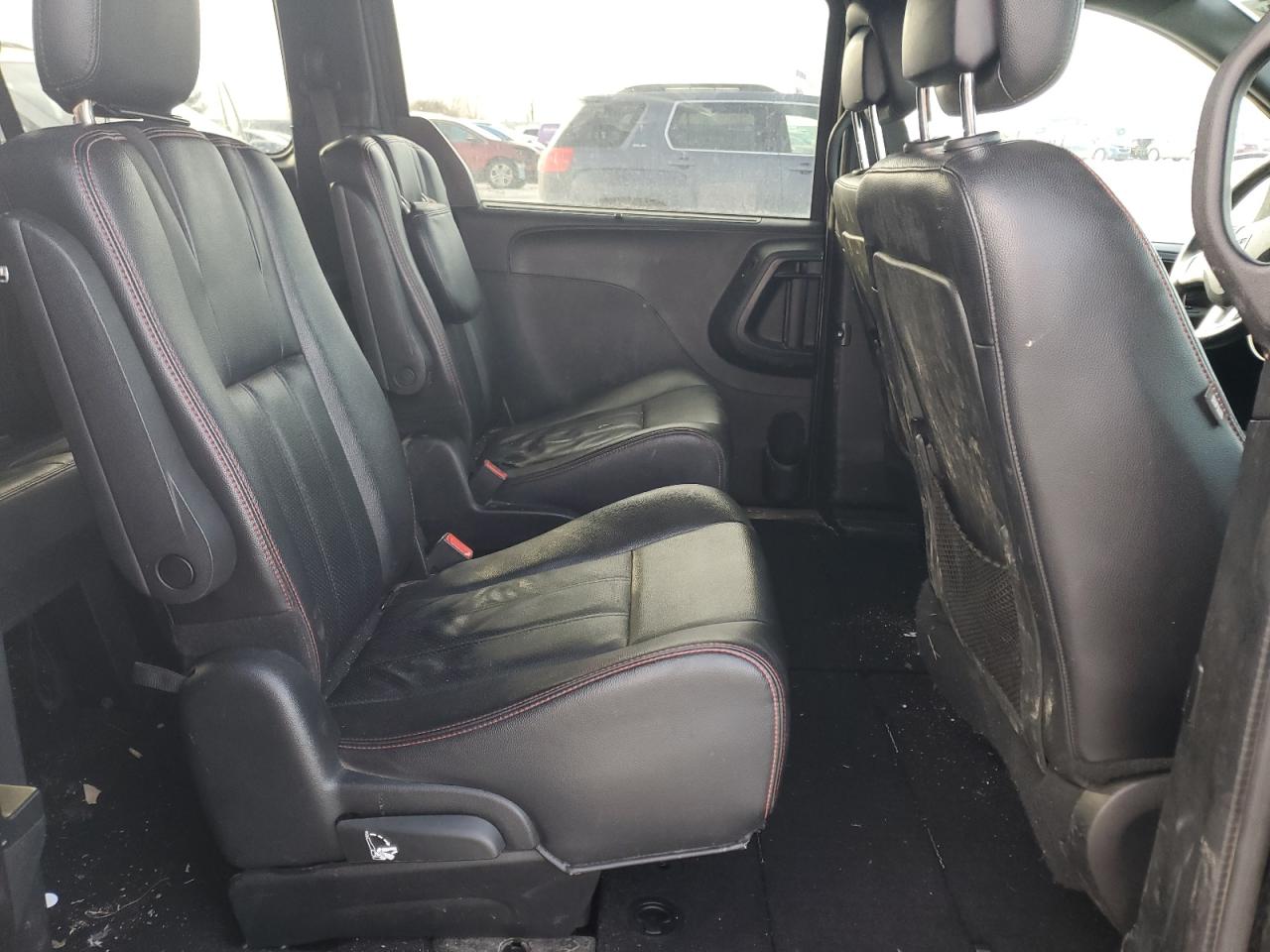 2018 Dodge Caravan - Image 11