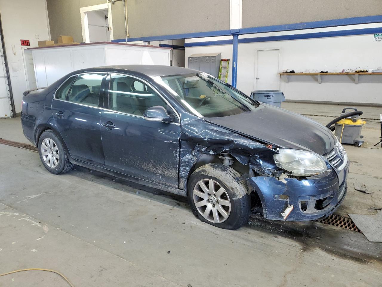 2005 Volkswagen Jetta - Image 4
