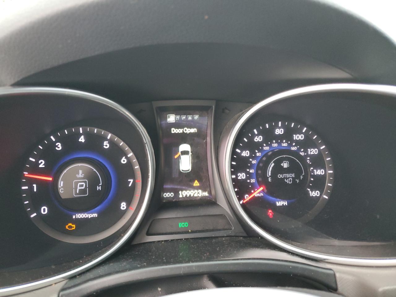 2016 Hyundai Santa Fe - Image 9