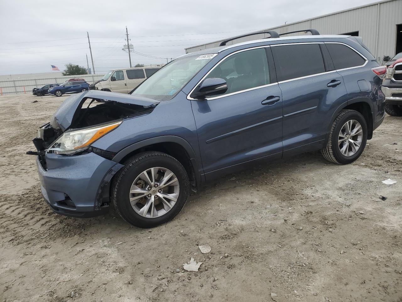 2015 Toyota Highlander - Image 1