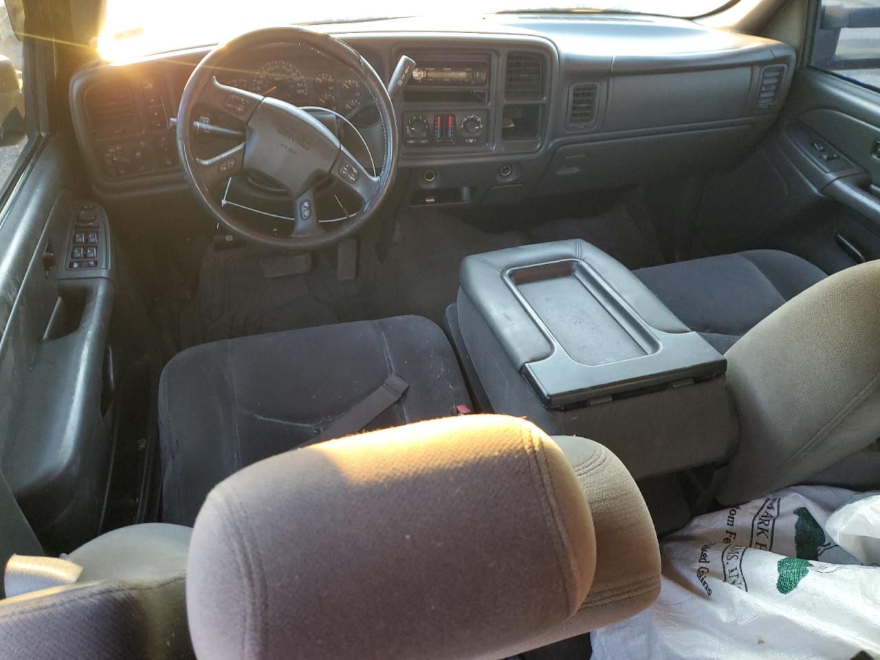 2004 GMC Sierra - Image 8