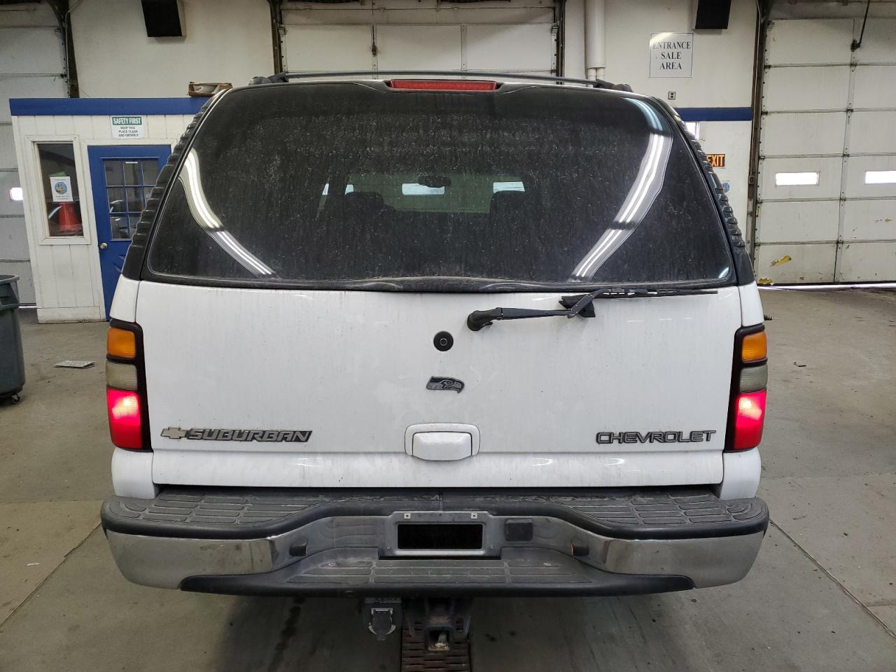 2004 Chevrolet Suburban - Image 6