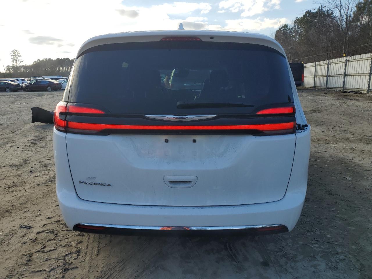 2022 Chrysler Pacifica - Image 6