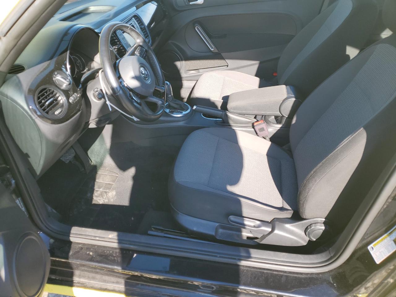 2019 Volkswagen Beetle - Image 7