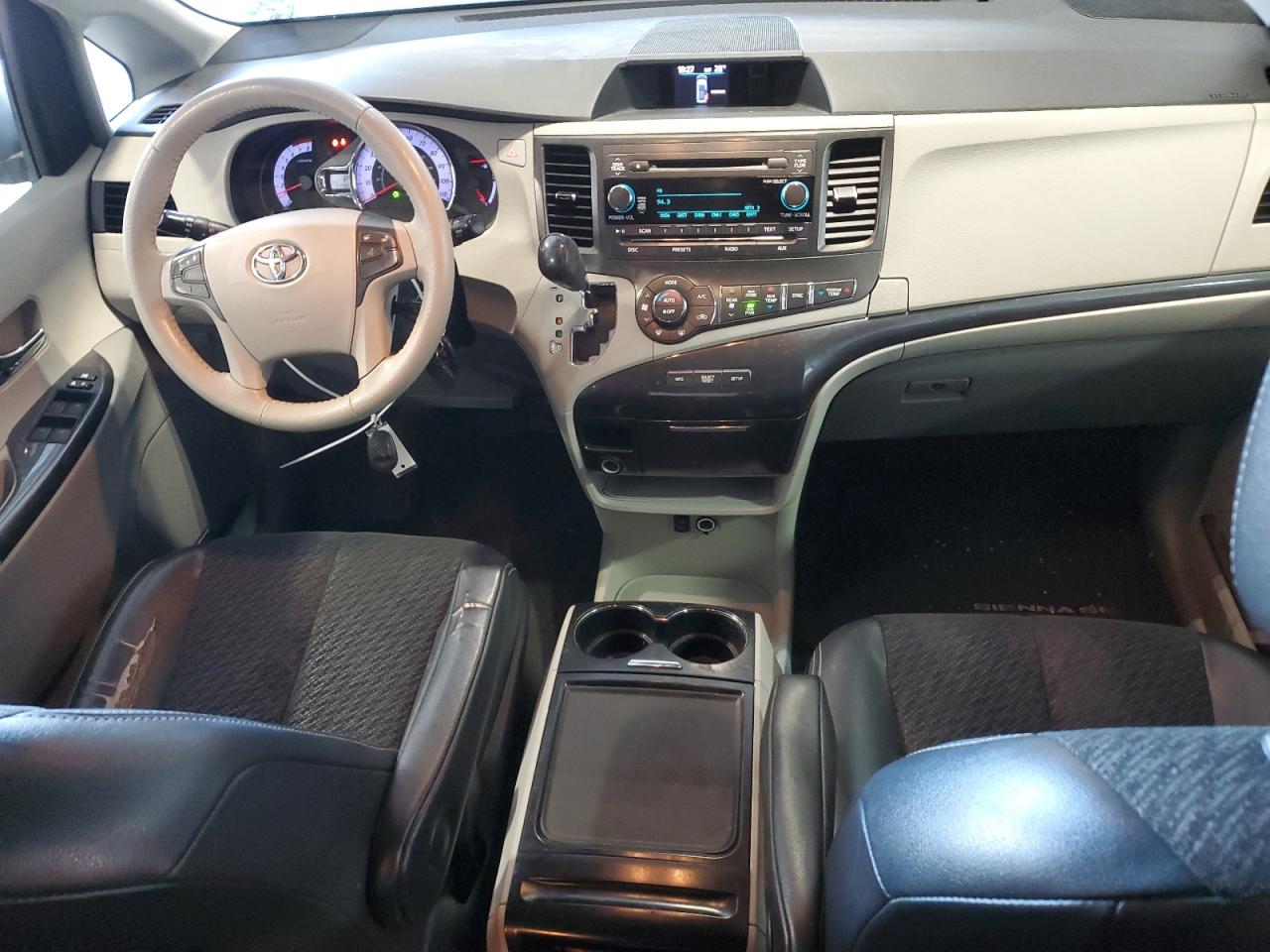 2012 Toyota Sienna - Image 8