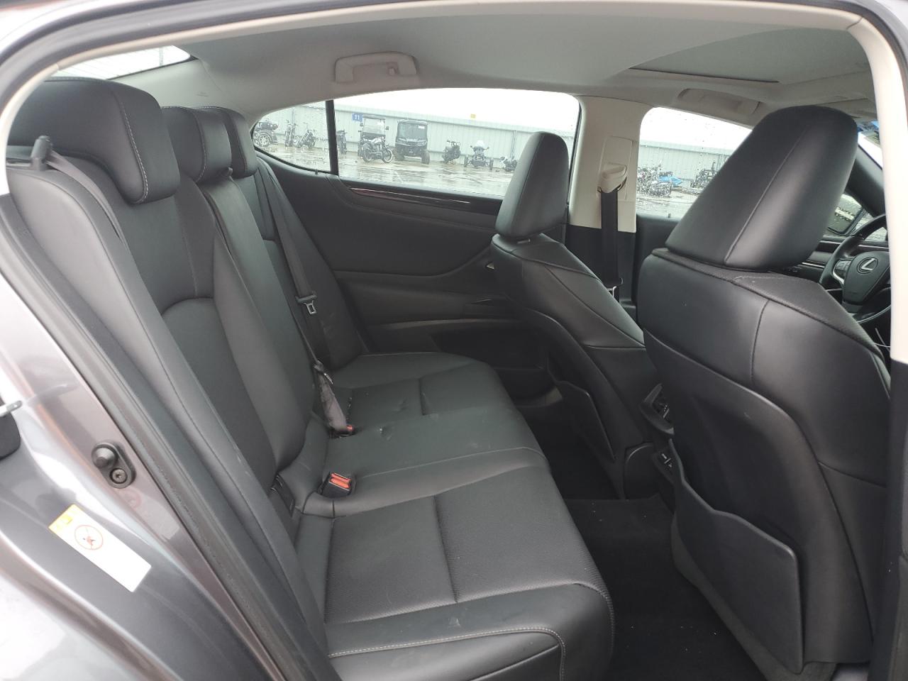 2019 Lexus ES - Image 10