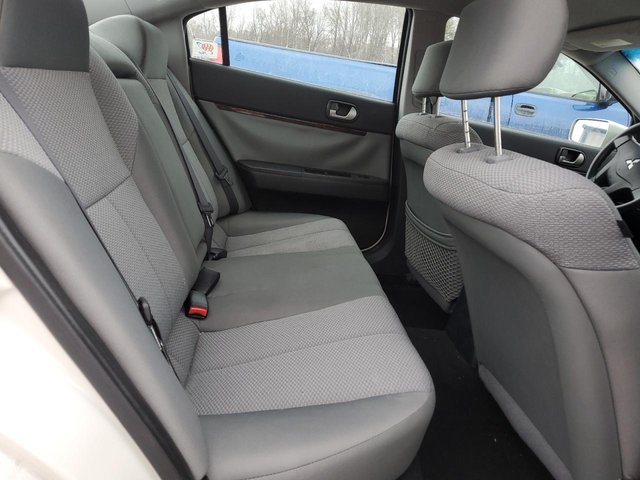 2009 Mitsubishi Galant - Image 10