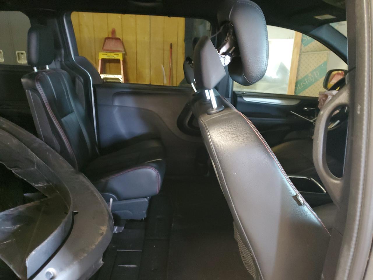 2019 Dodge Caravan - Image 11