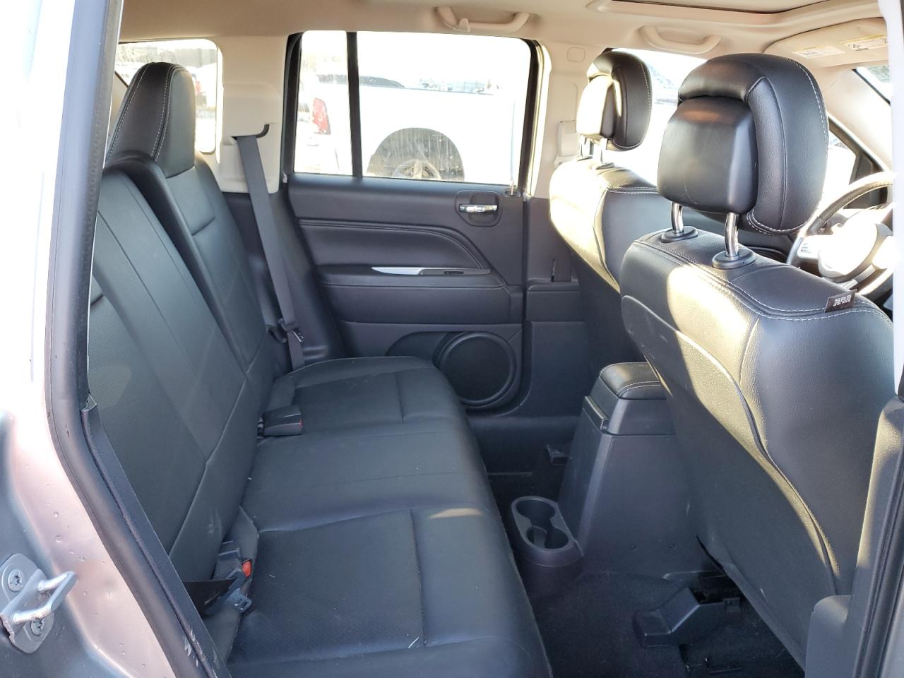 2015 Jeep Compass - Image 11