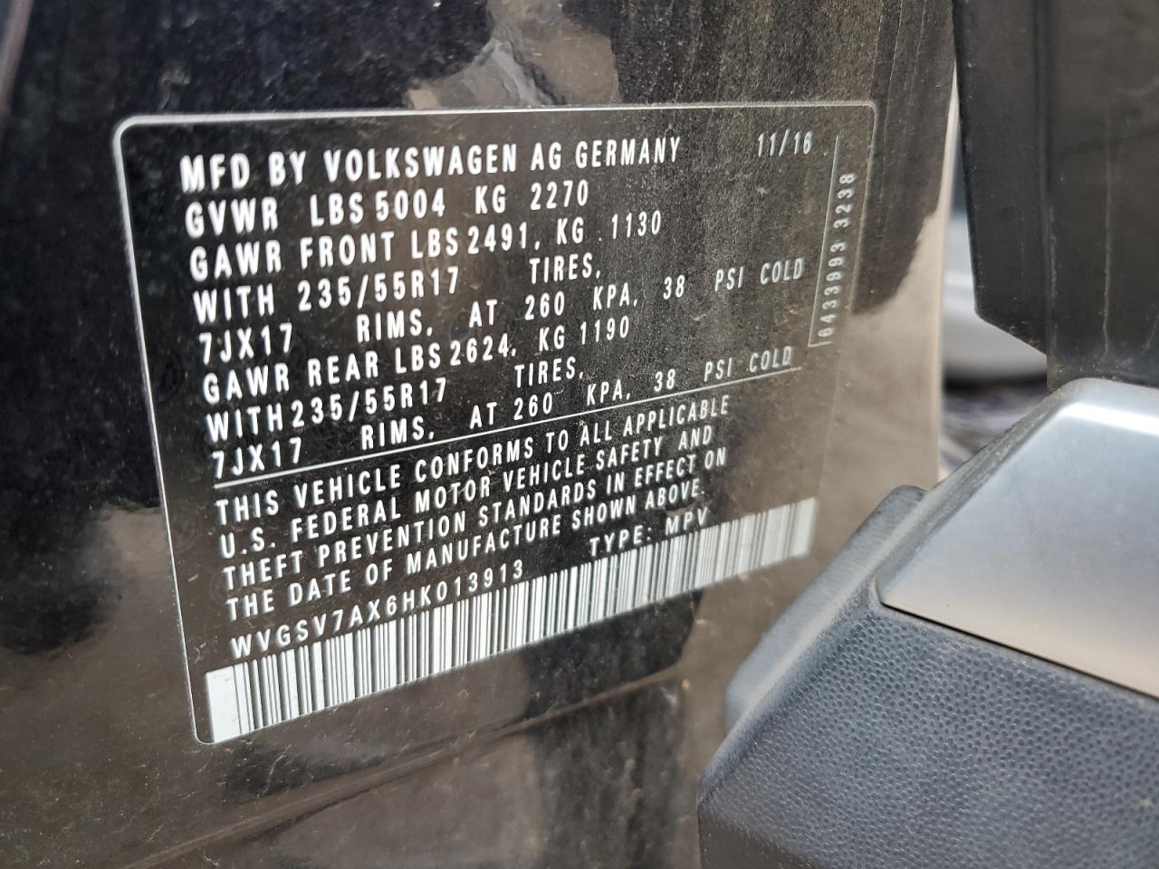 2017 Volkswagen Tiguan - Image 15