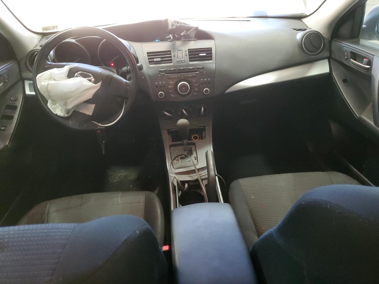 2013 Mazda 3 - Image 8