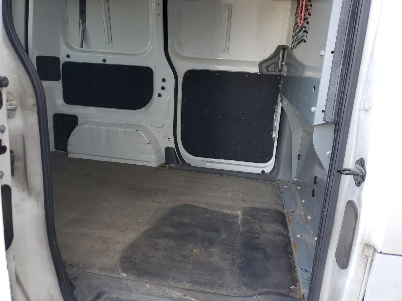 2015 Nissan NV - Image 11