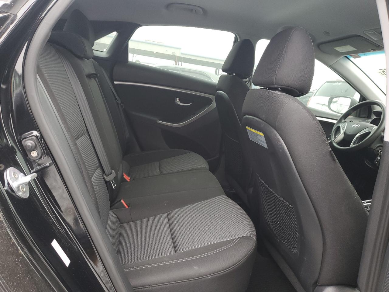 2017 Hyundai Elantra - Image 10