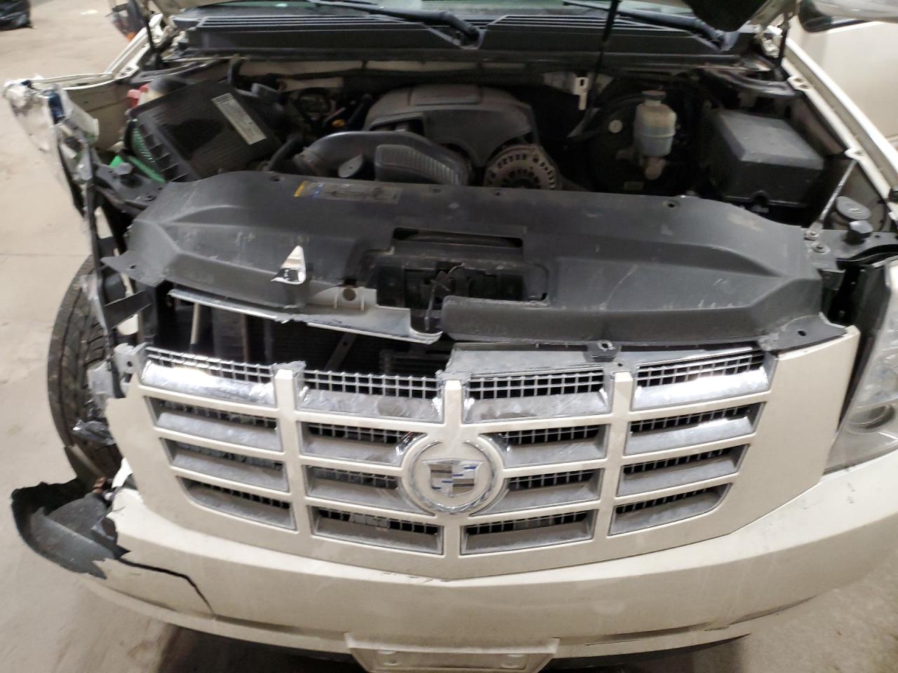 2008 Cadillac Escalade - Image 14