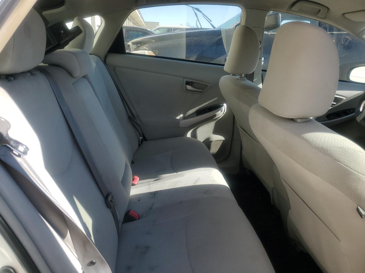 2014 Toyota Prius - Image 10