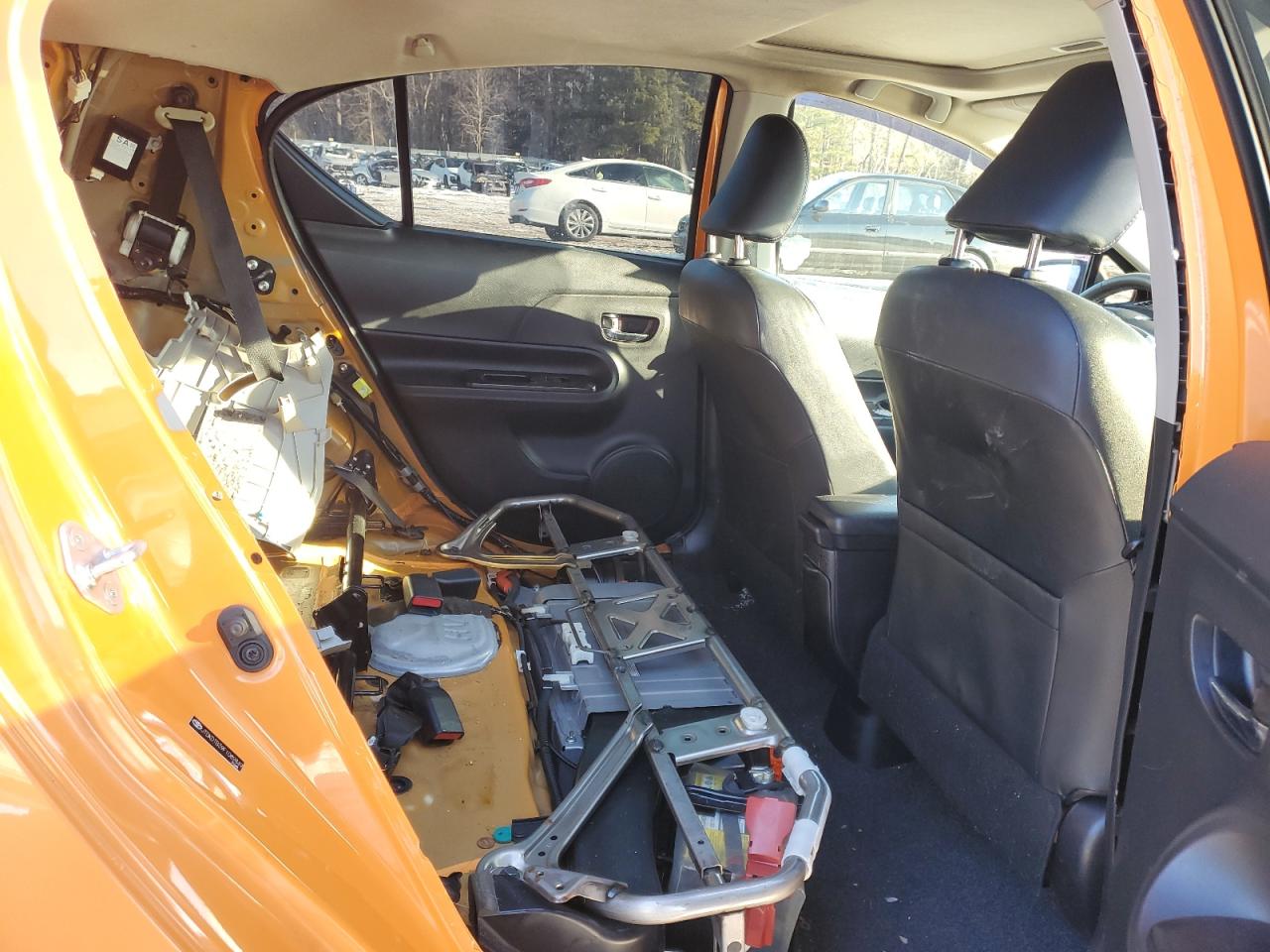 2015 Toyota Prius - Image 10