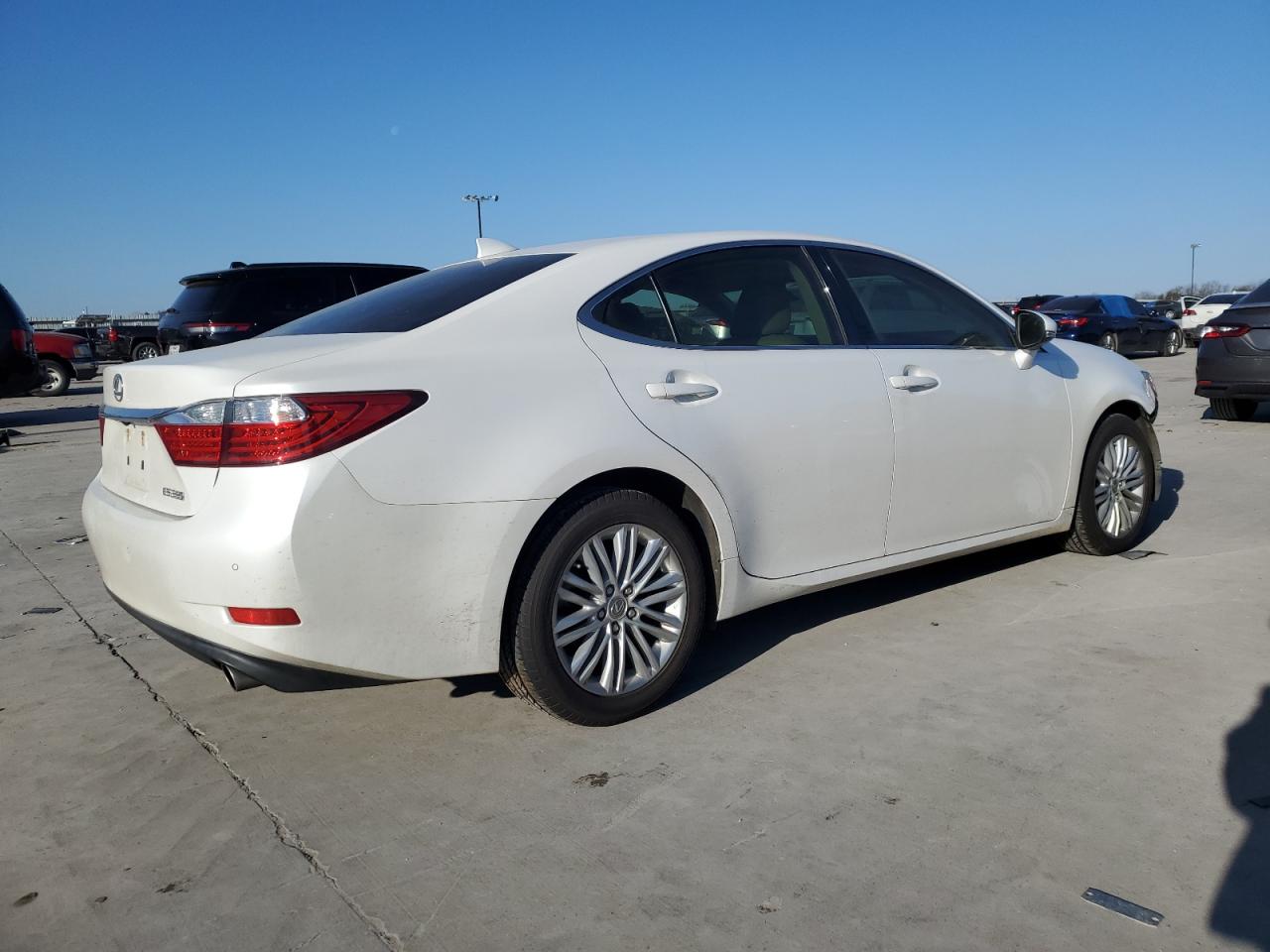 2015 Lexus ES - Image 3