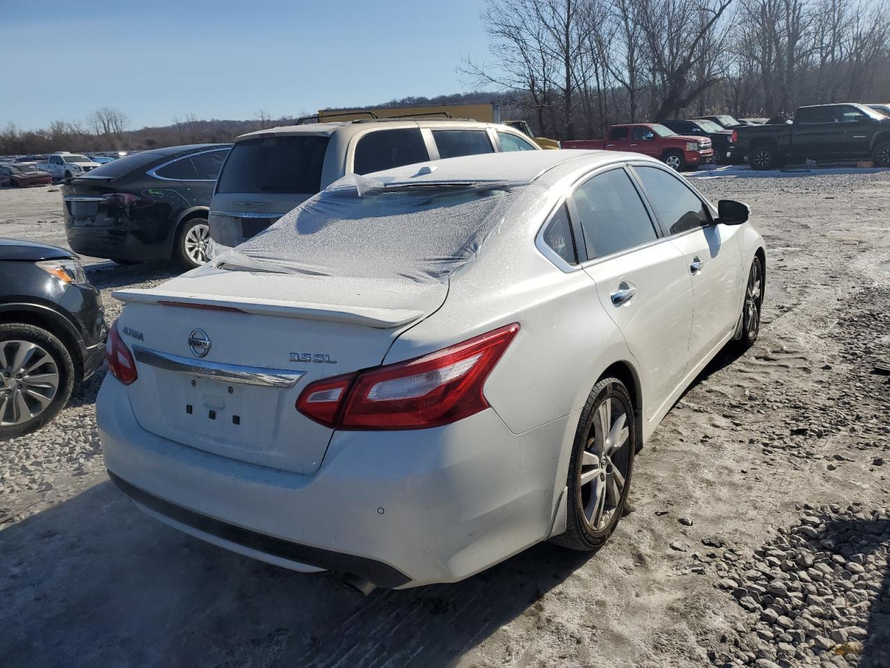 2016 Nissan Altima - Image 3