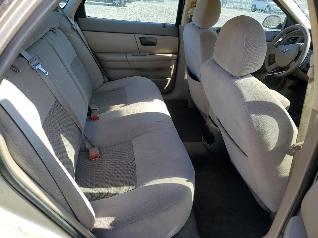 2004 Ford Taurus - Image 10