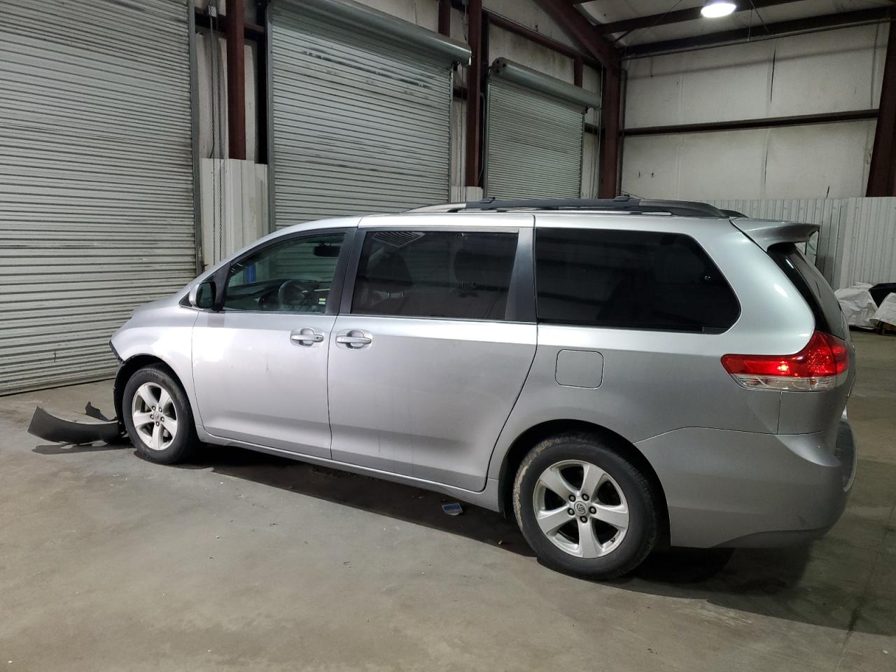 2012 Toyota Sienna - Image 2