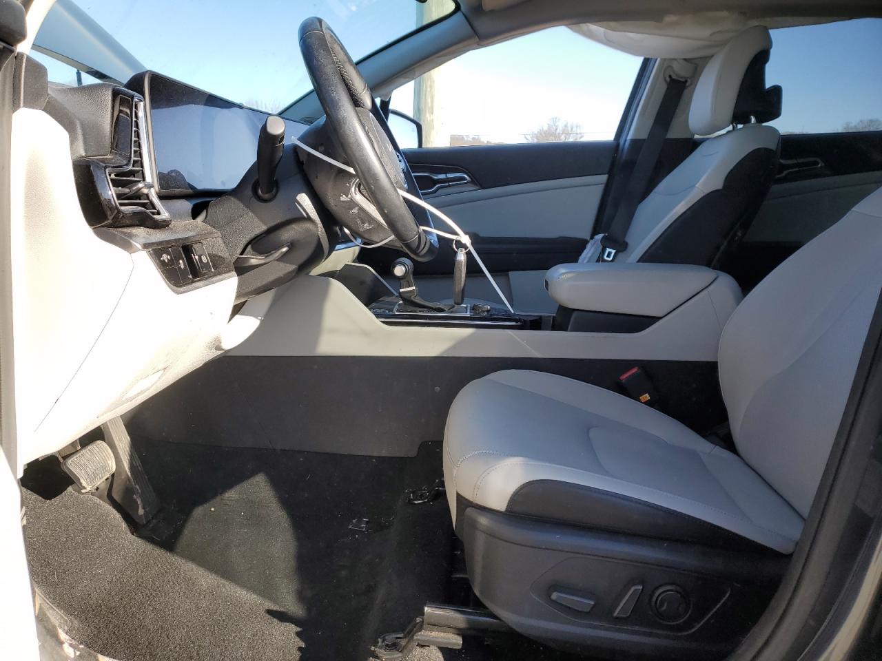 2023 Kia Sportage - Image 7