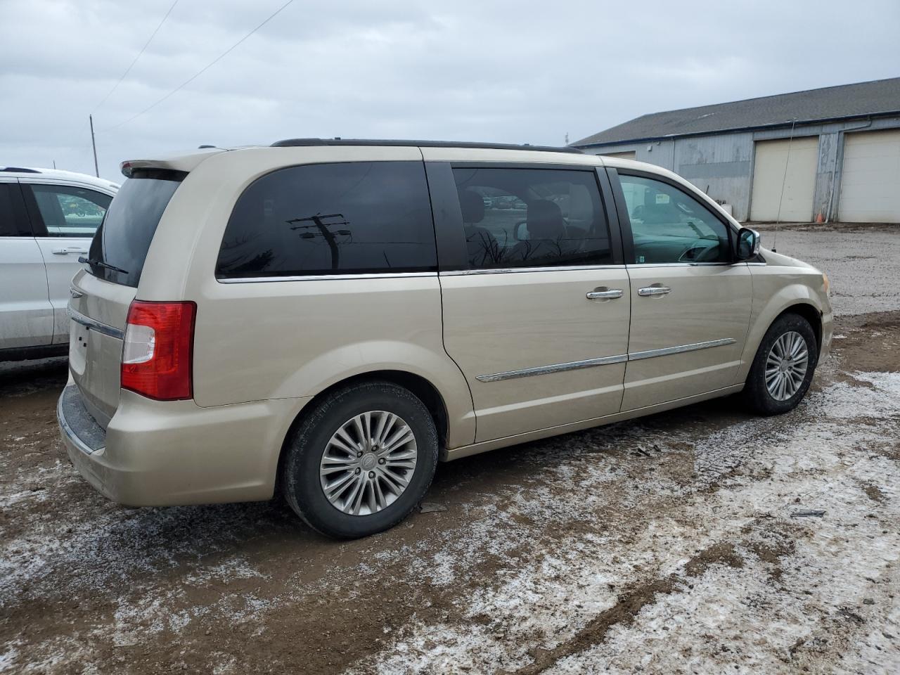 2013 Chrysler Town & Country - Image 3
