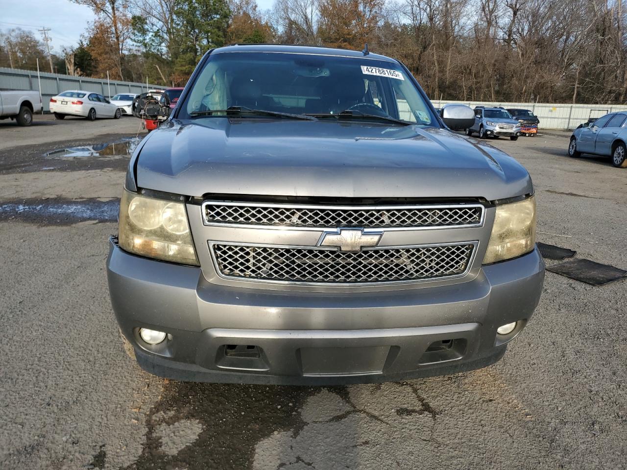 2009 Chevrolet Suburban - Image 5