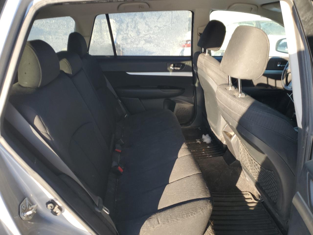 2010 Subaru Outback - Image 11
