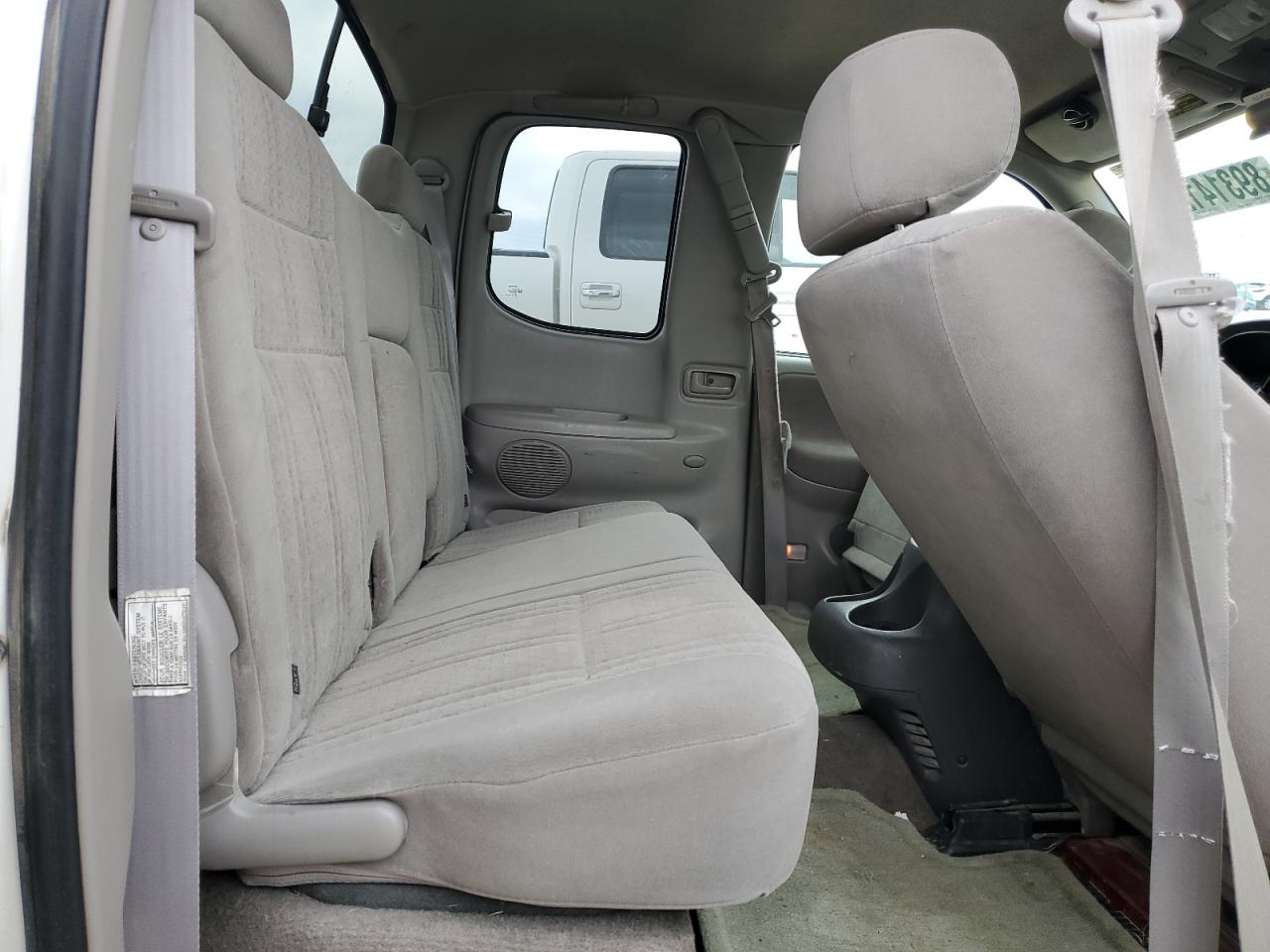 2004 Toyota Tundra - Image 10