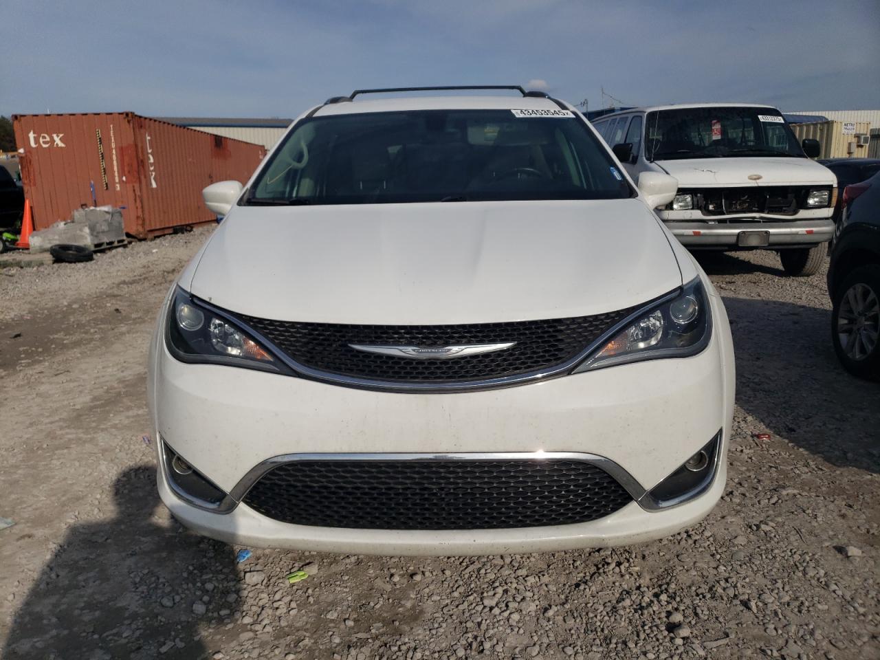 2017 Chrysler Pacifica - Image 5