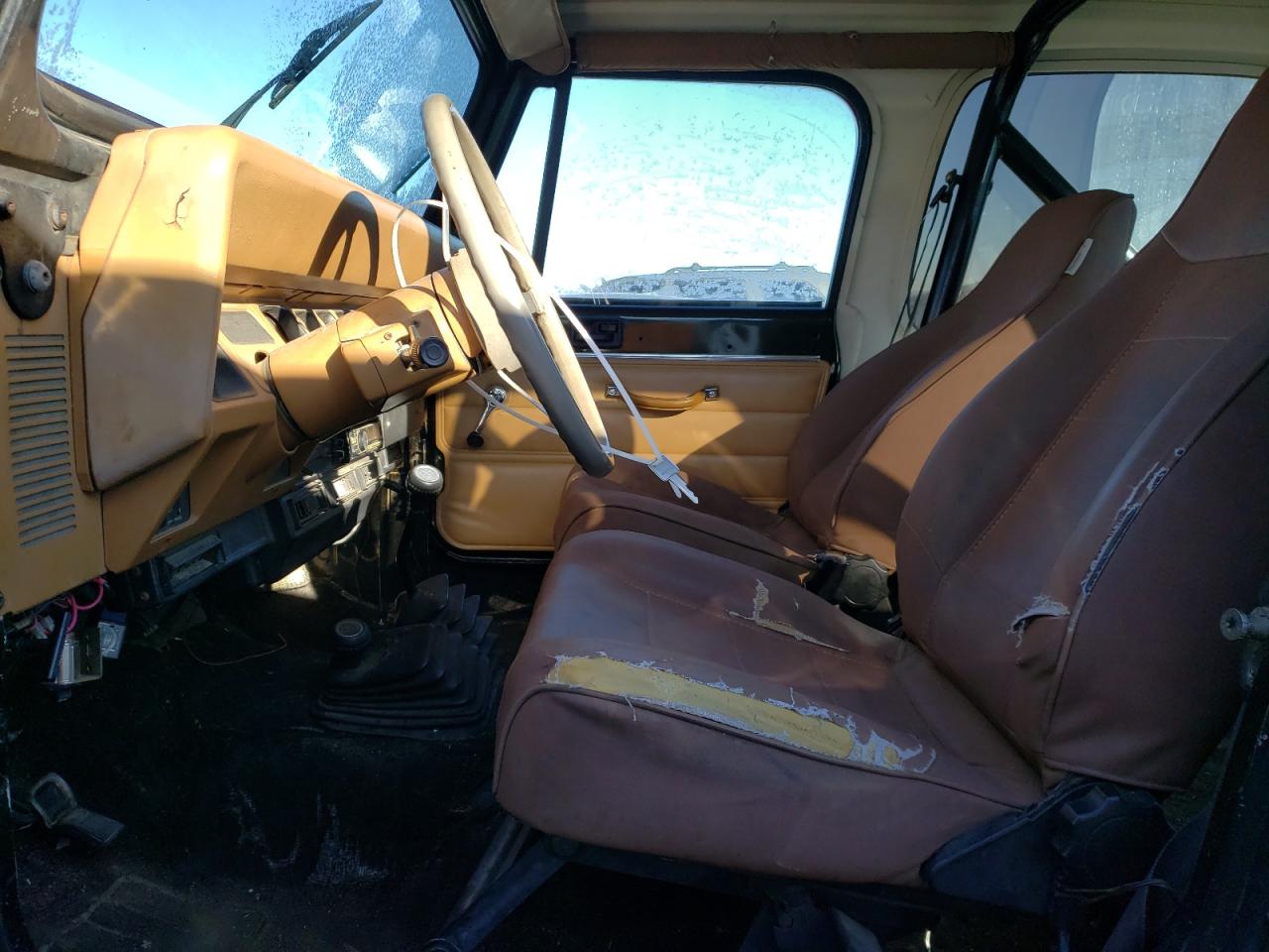 1987 Jeep Wrangler - Image 11