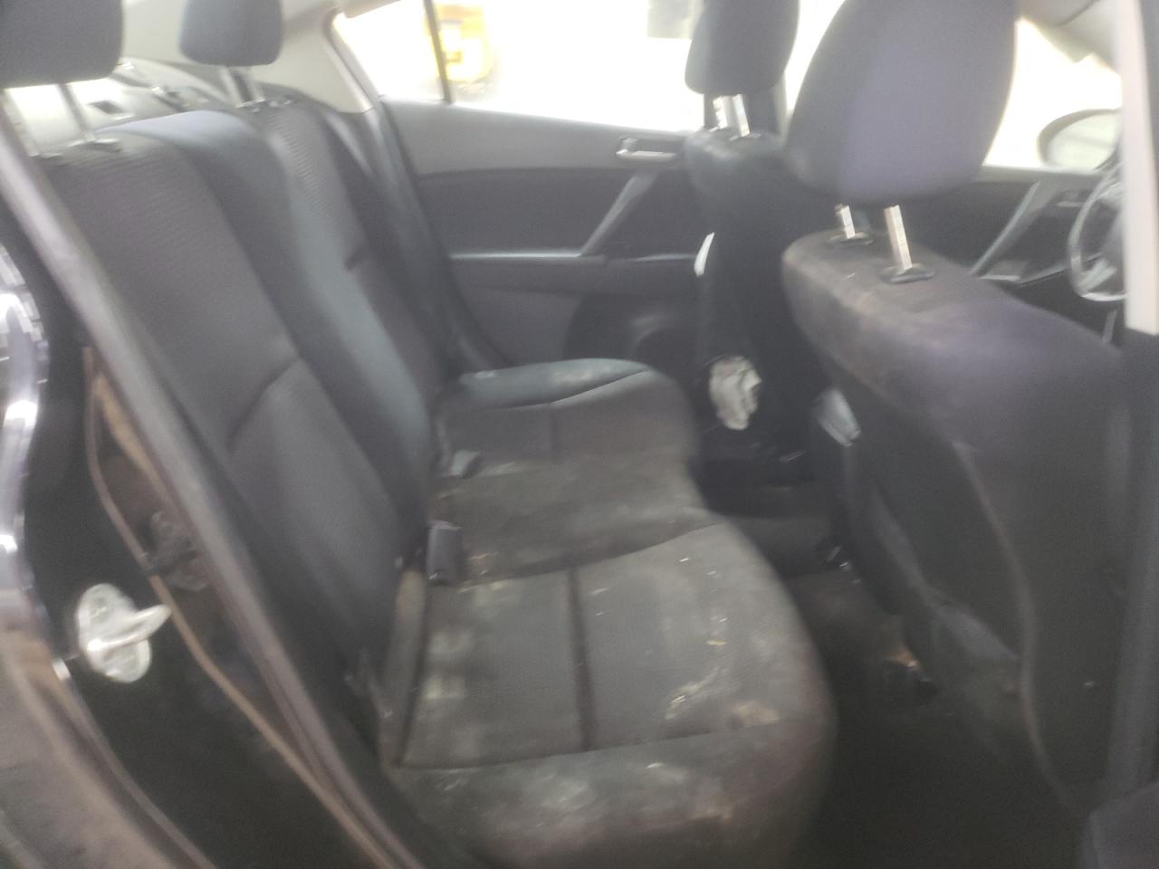 2013 Mazda 3 - Image 10