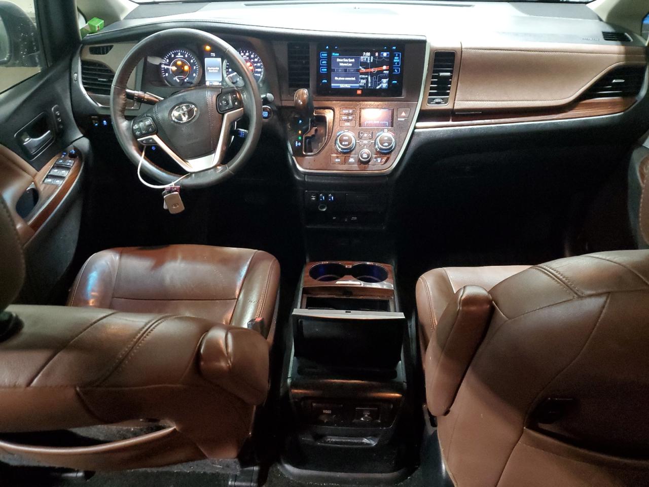 2015 Toyota Sienna - Image 8