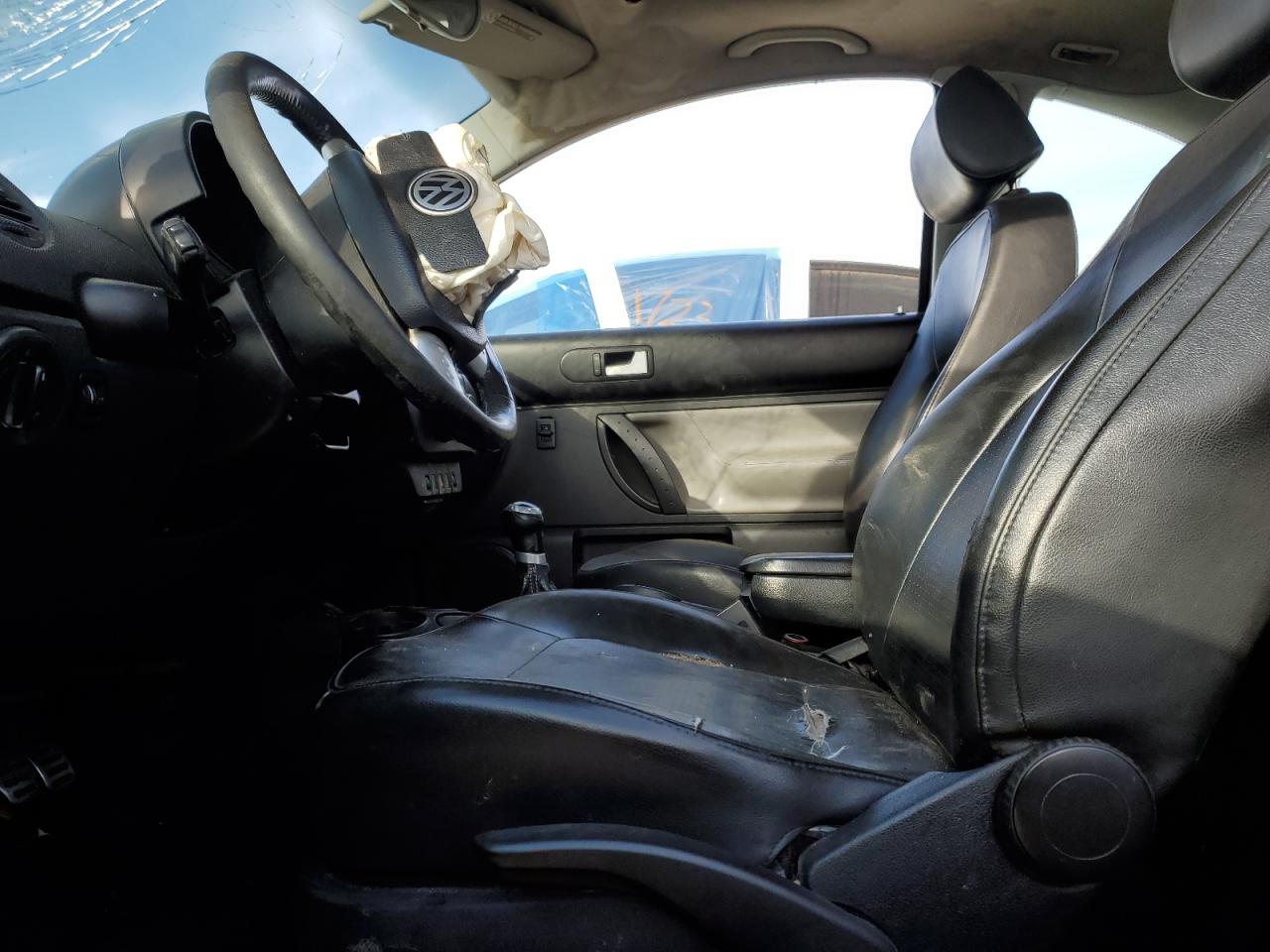 2003 Volkswagen Beetle - Image 7