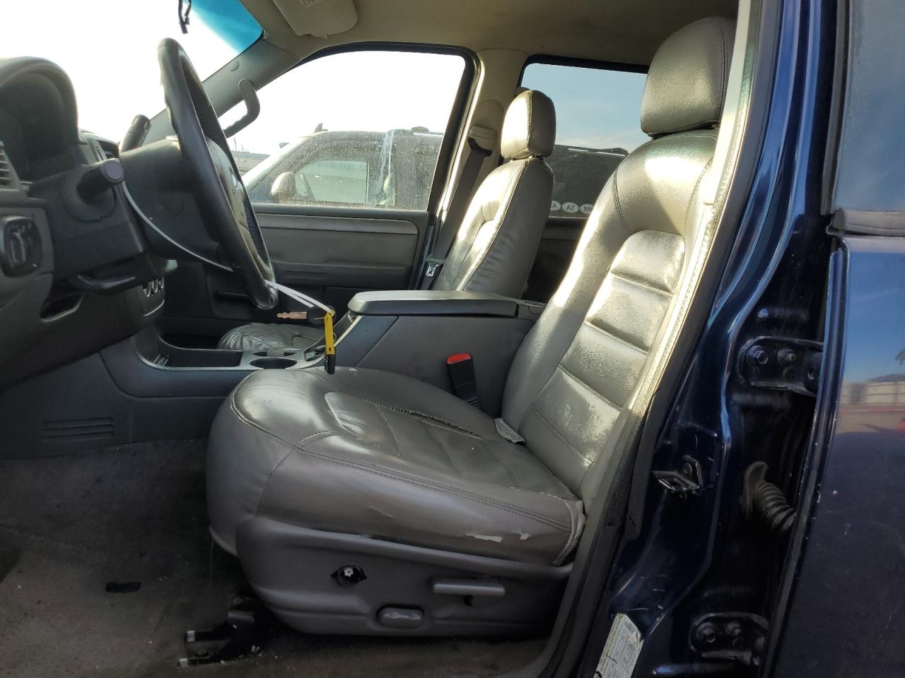 2004 Ford Explorer - Image 7