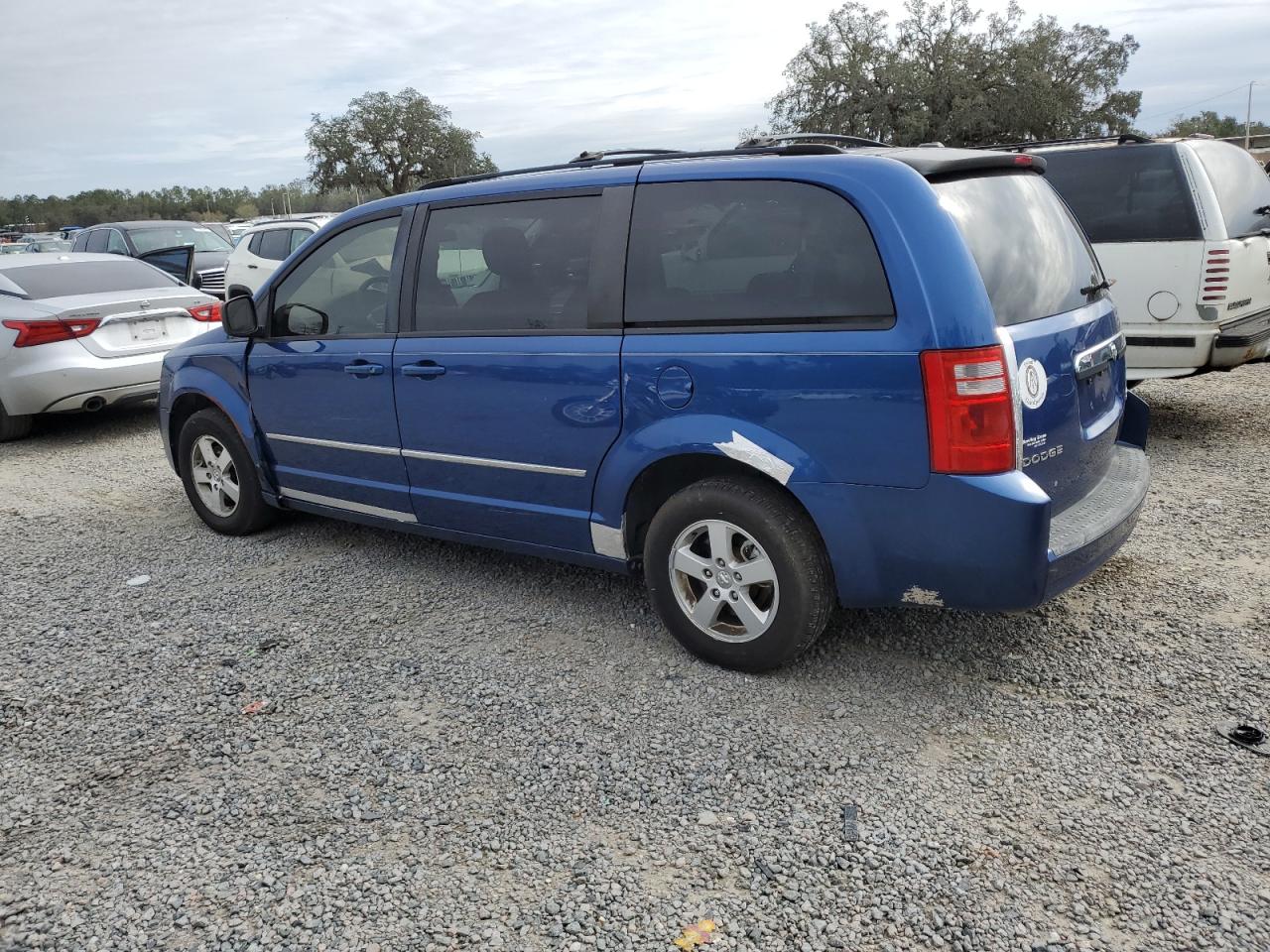 2010 Dodge Caravan - Image 2