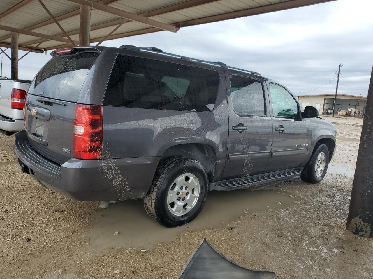 2011 Chevrolet Suburban - Image 3