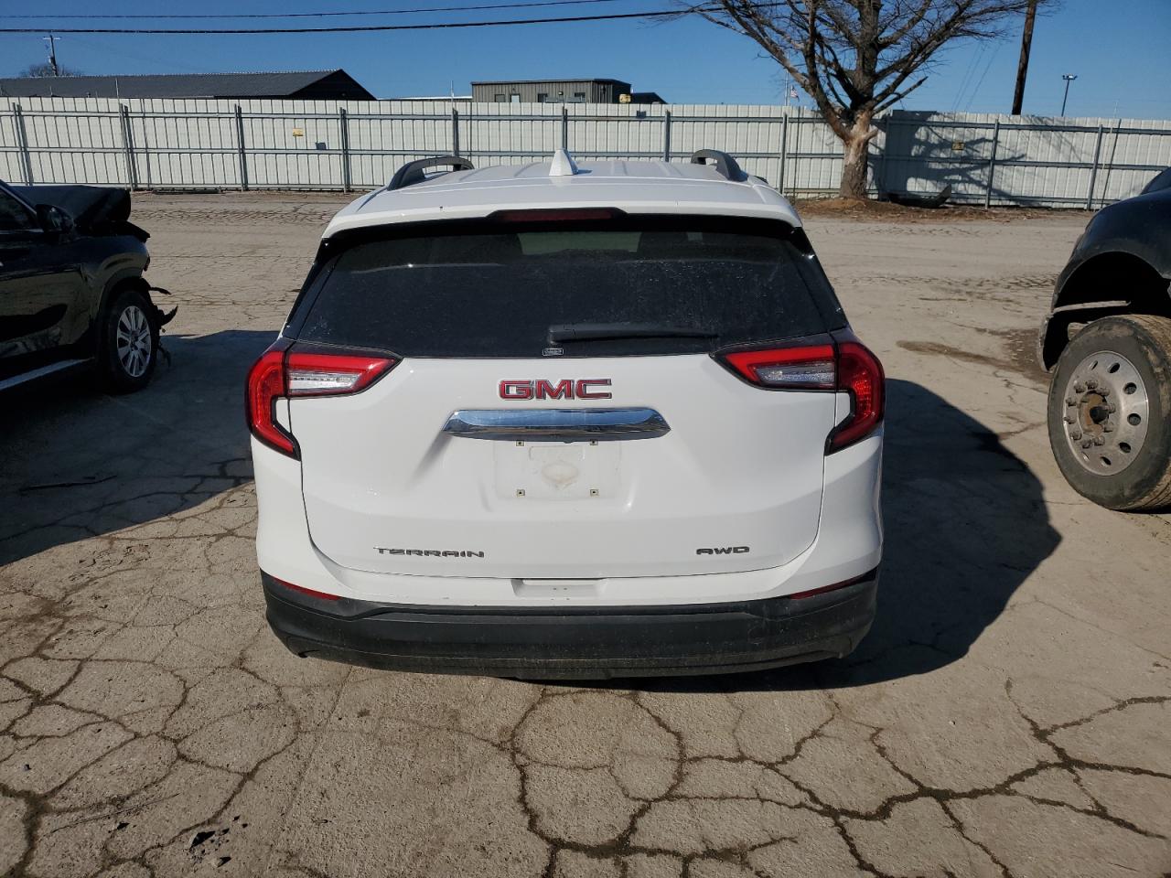 2022 GMC Terrain - Image 6