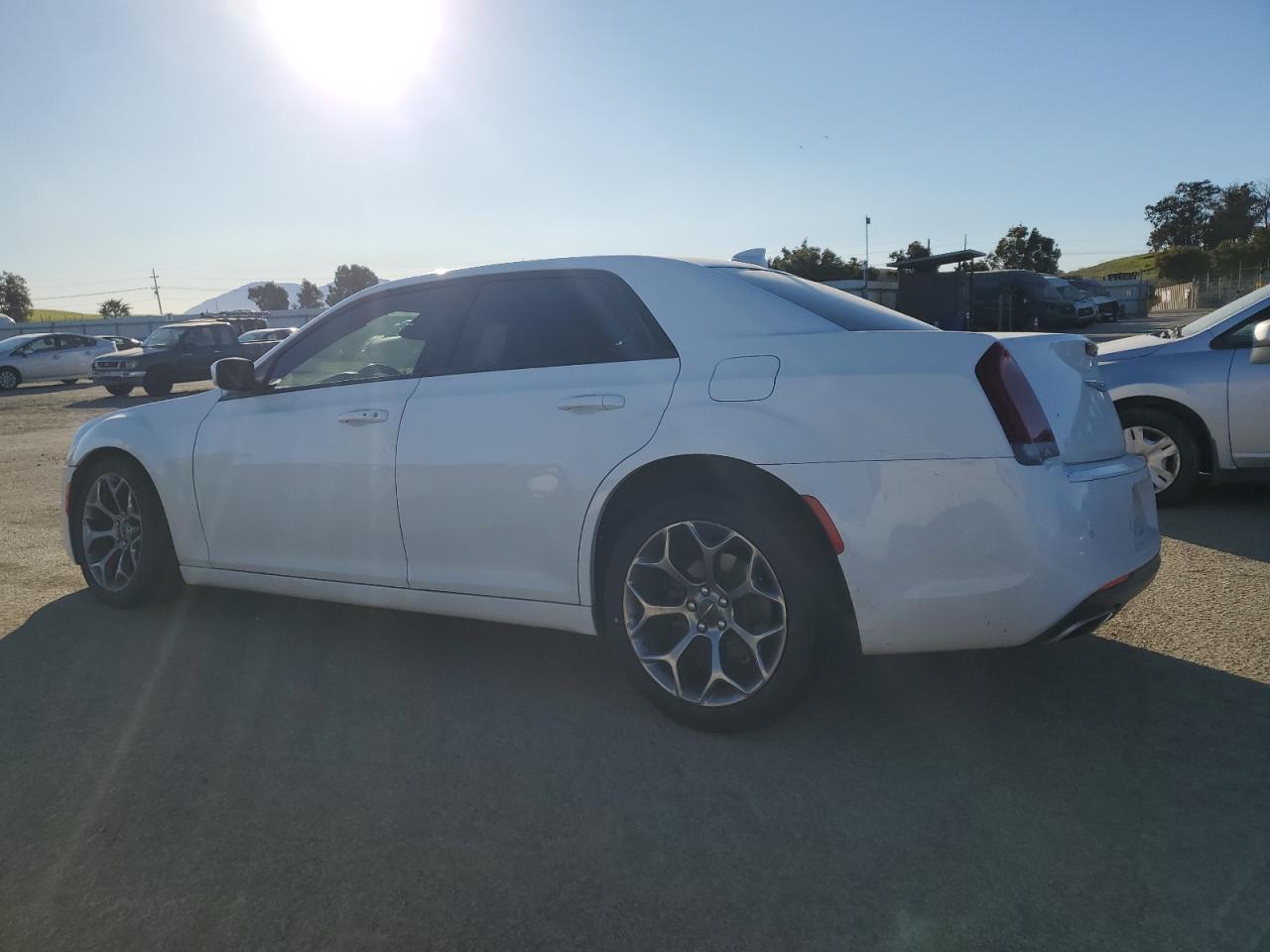 VIN 2C3CCABG5JH296123 2018 CHRYSLER 300 no.2